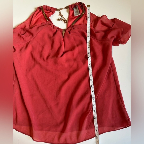 Charlotte Russe Red Flutter Sleeve Blouse with Cut Out and Gold Chain - Picture 4 of 6
